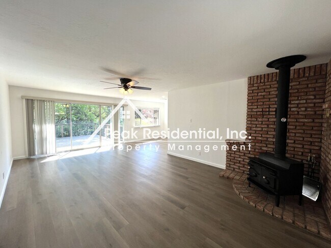 Foto del edificio - Wonderful 4bd/3ba Home-Must See!