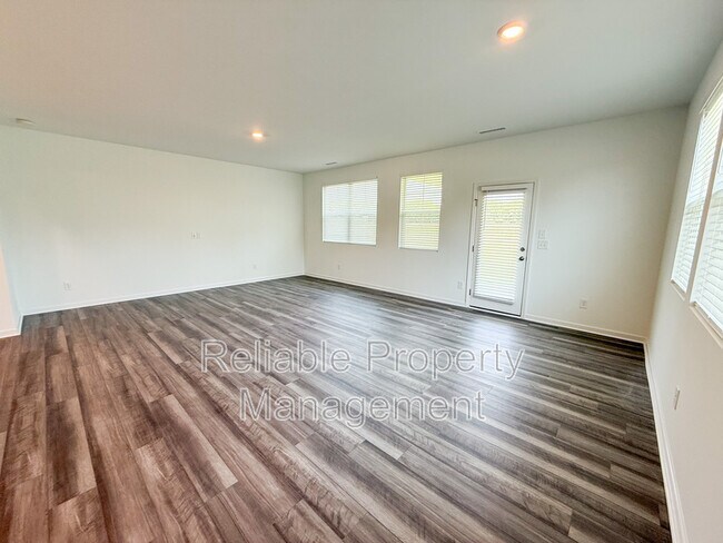 Foto del edificio - 407 Thompson Overlook Wy