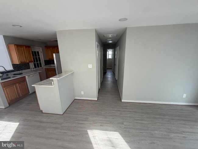 Foto del edificio - 7608 Leonard Dr