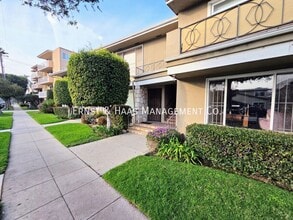 Building Photo - 2049 E 3rd St