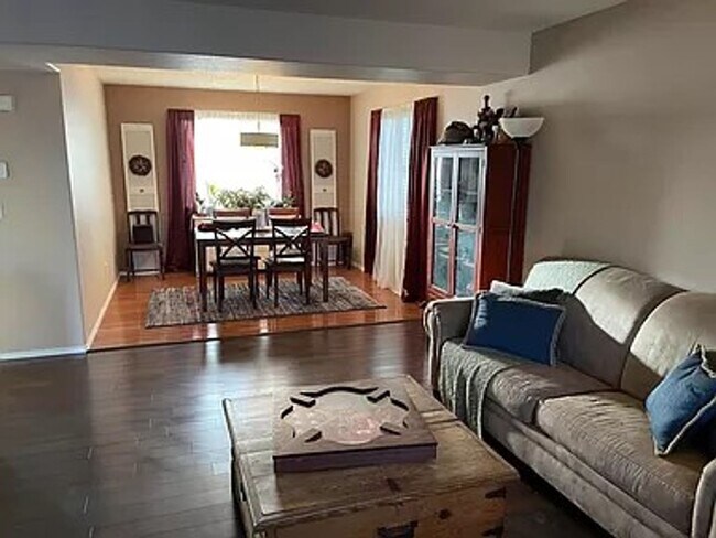 Foto del edificio - 710 Riverview Ln