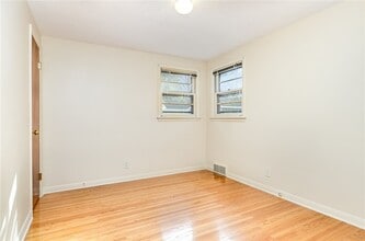 Building Photo - 16 Summit St