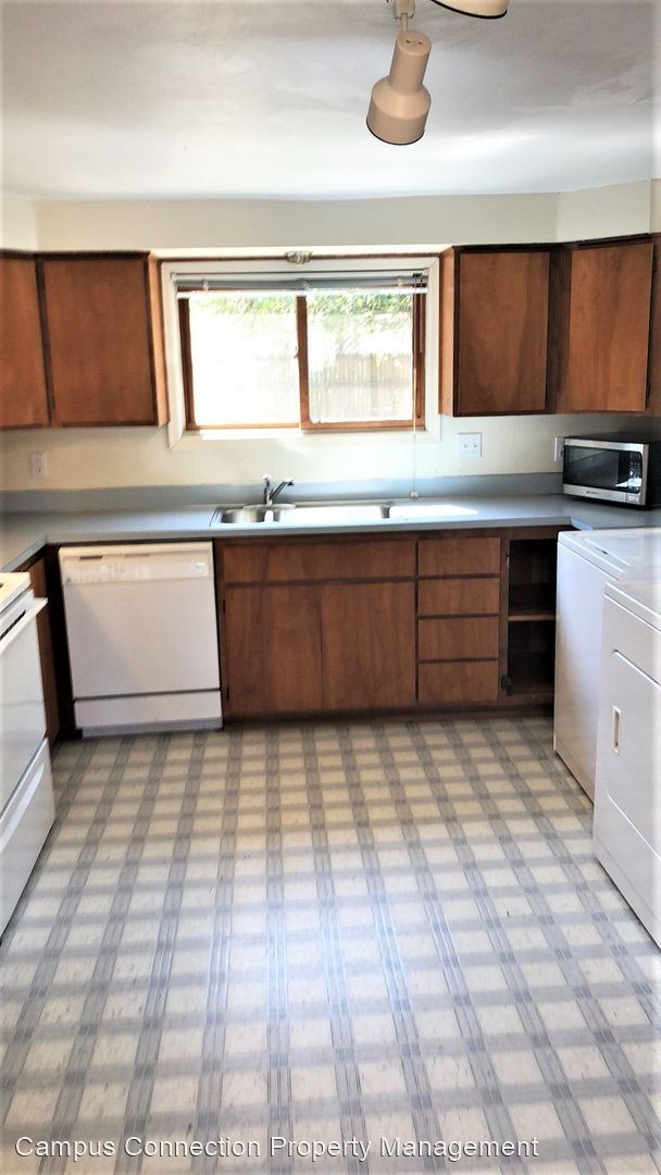 Building Photo - 4 br, 2 bath House - 1340 E 23rd