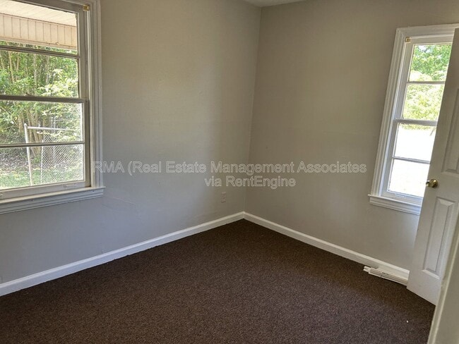 Building Photo - 413 Springview Dr