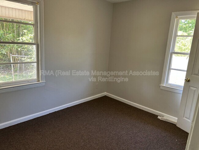 Foto del edificio - 413 Springview Dr