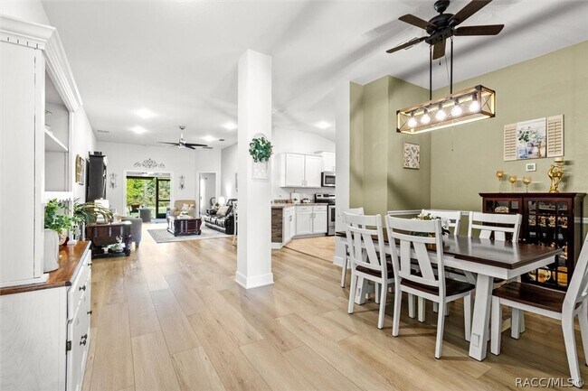 Foto del edificio - 615 W Rexford Dr