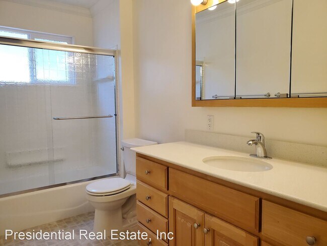 Building Photo - 4 br, 2.5 bath House - 981 Lorne Way