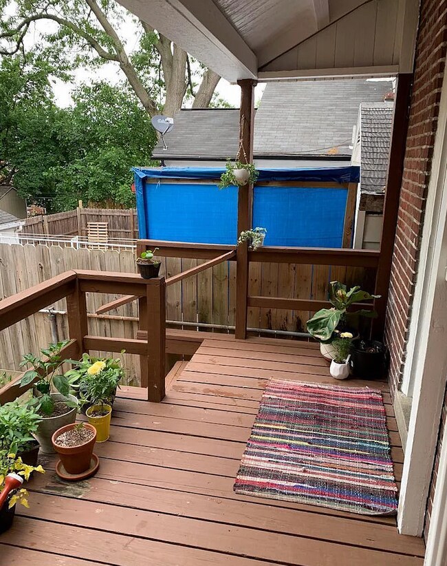 Cubierta trasera - 679 Poplar St