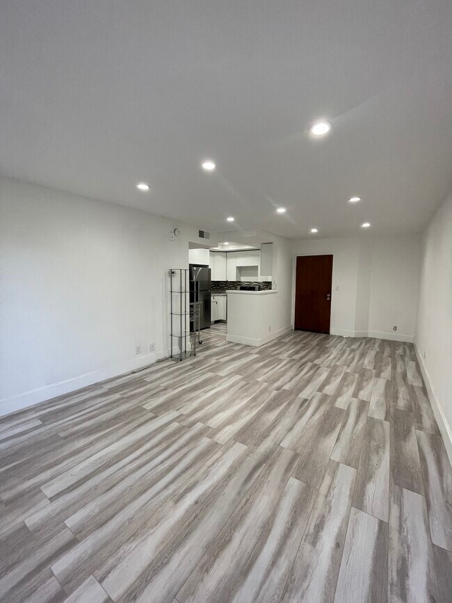 Building Photo - 22100 Burbank Blvd