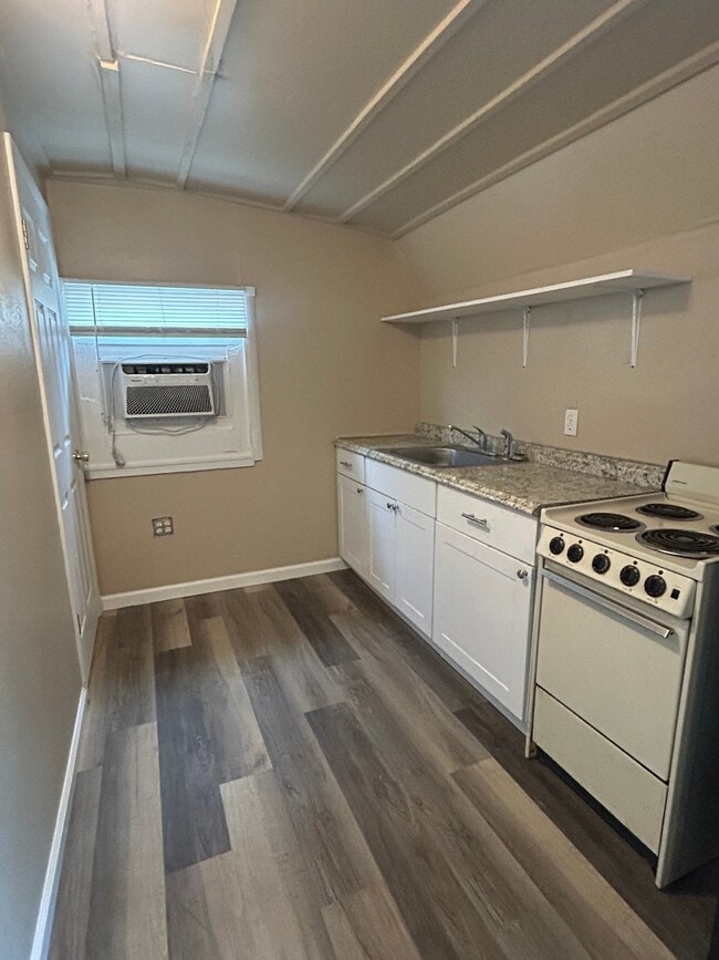 Foto del edificio - 808 W Cypress Ave