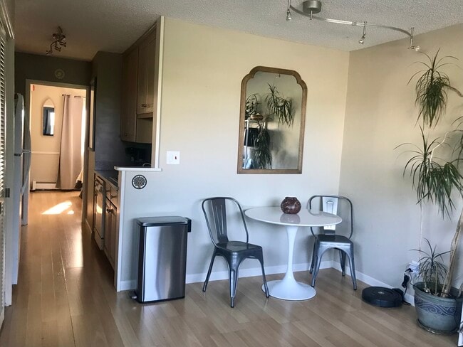 Photo - 827 P St Apartments