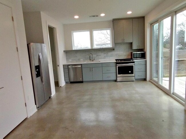 Building Photo - 7309 Bennett Ave