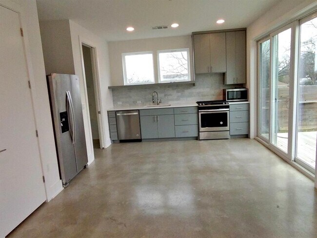 Foto del edificio - 7309 Bennett Ave