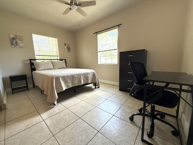 Foto del edificio - 19301 NW 5th Ct
