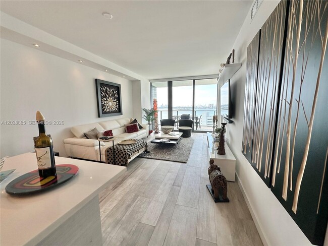 Foto del edificio - 650 NE 32nd St