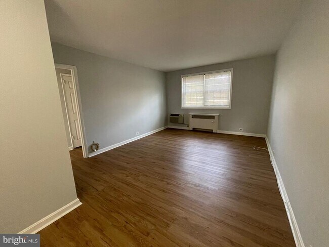 Building Photo - 4318 N Pershing Dr