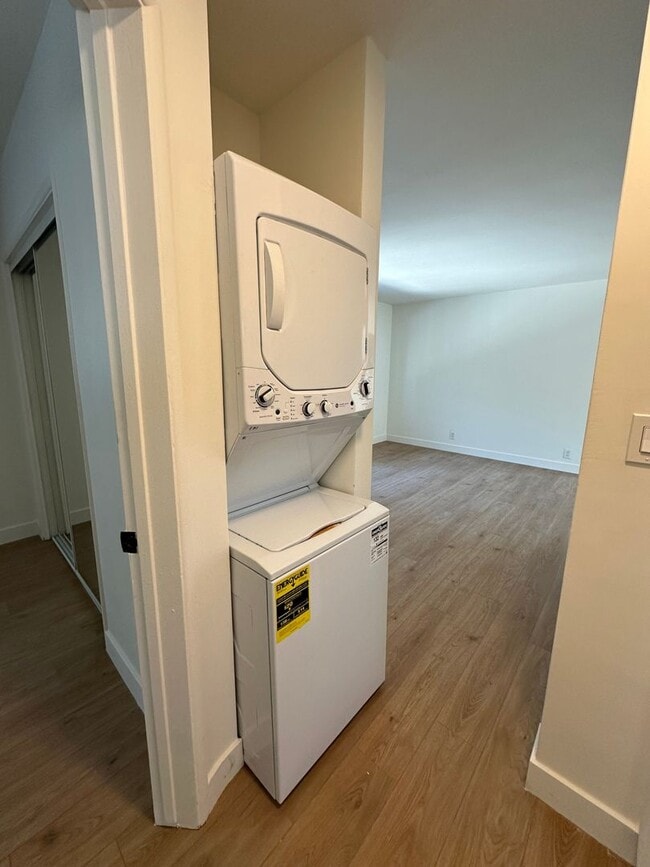 Building Photo - Available soon 2 Bed 1 Bath in the Beautif...