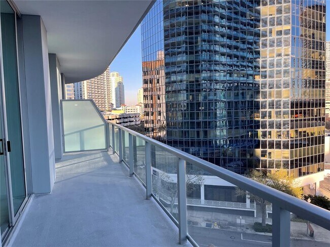 Foto del edificio - 400 Central Ave