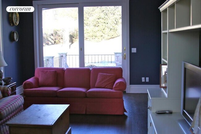 Foto del edificio - 12 Locust Woods Dr