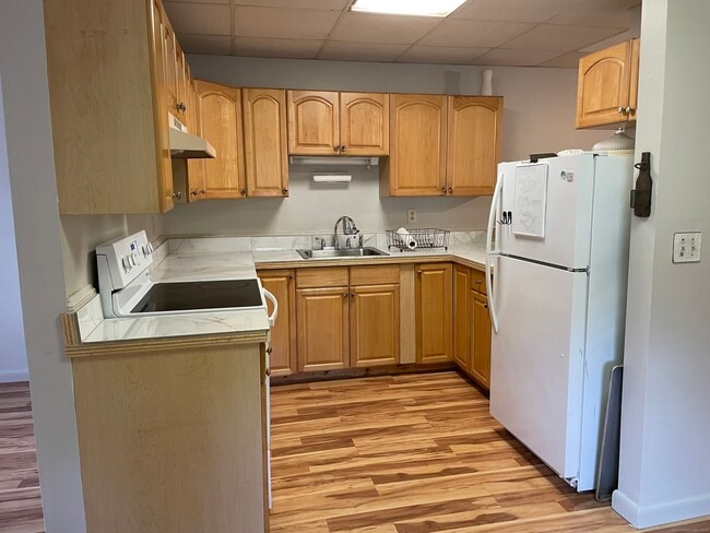 Building Photo - 260 Raymond Hill Rd