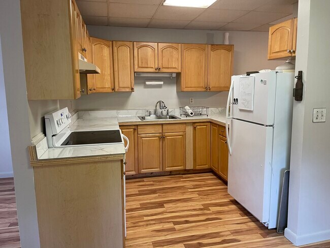 Foto del edificio - 260 Raymond Hill Rd