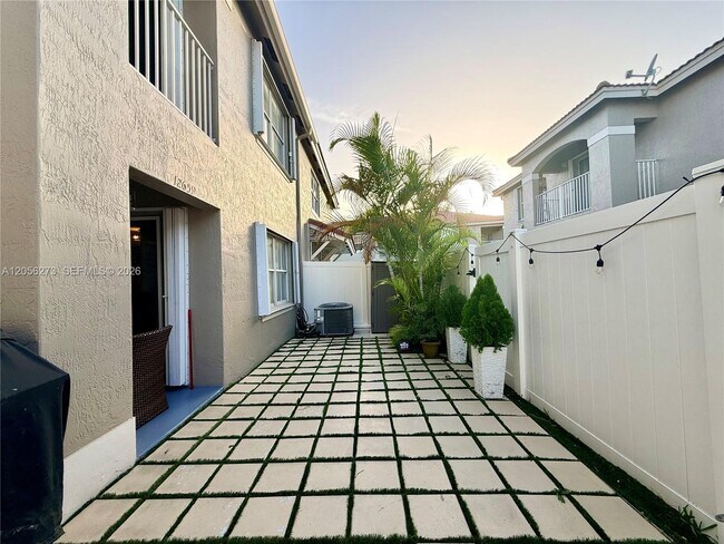 Building Photo - 12659 SW 54th Ct