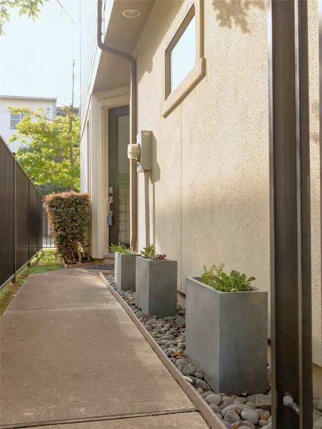 Foto del edificio - 1630 Dennis St