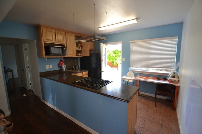 Building Photo - 650 N 300 W