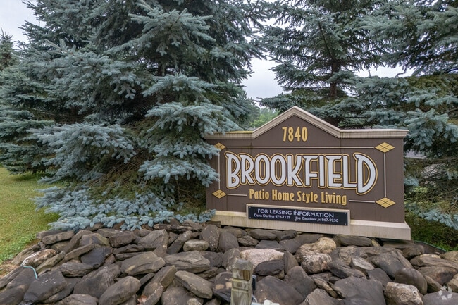 Building Photo - Brookfield Town Homes