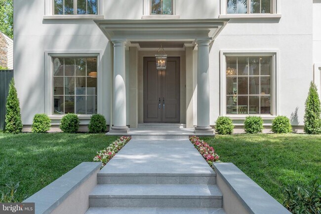 Foto del edificio - 4821 Rodman St NW