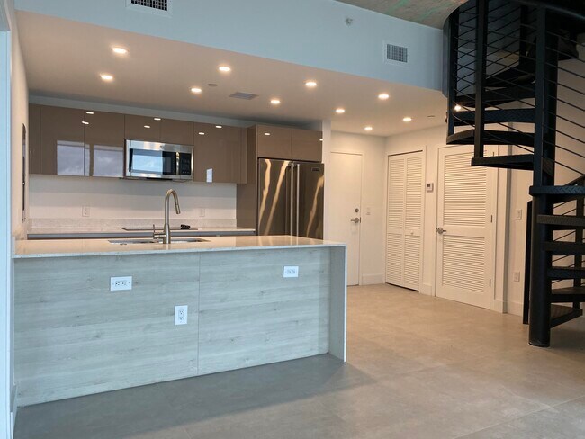 Foto del edificio - 13800 Highlands Dr