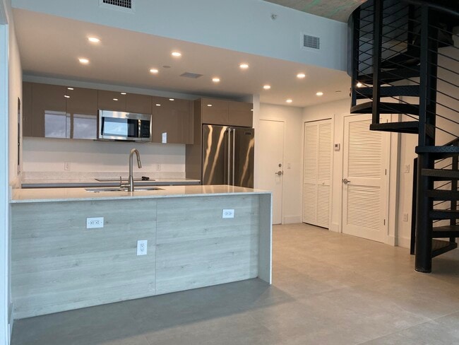 Building Photo - 13800 Highlands Dr