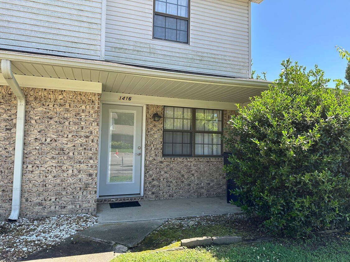 Foto principal - 1416 E O St