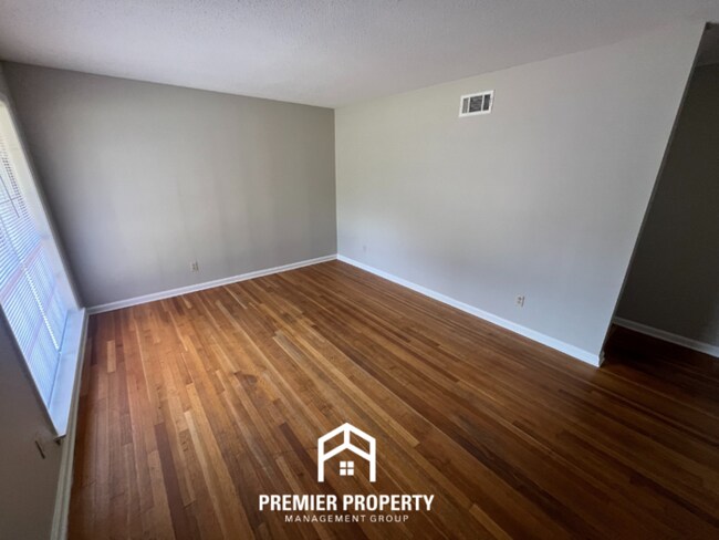 Building Photo - 4910 Cloister Ave