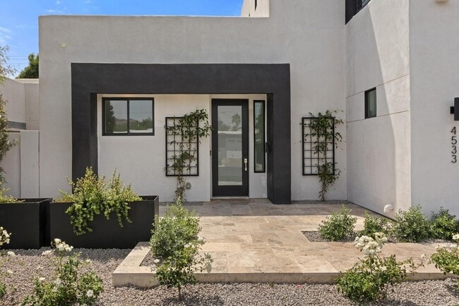 Foto del edificio - 4533 E Devonshire Ave