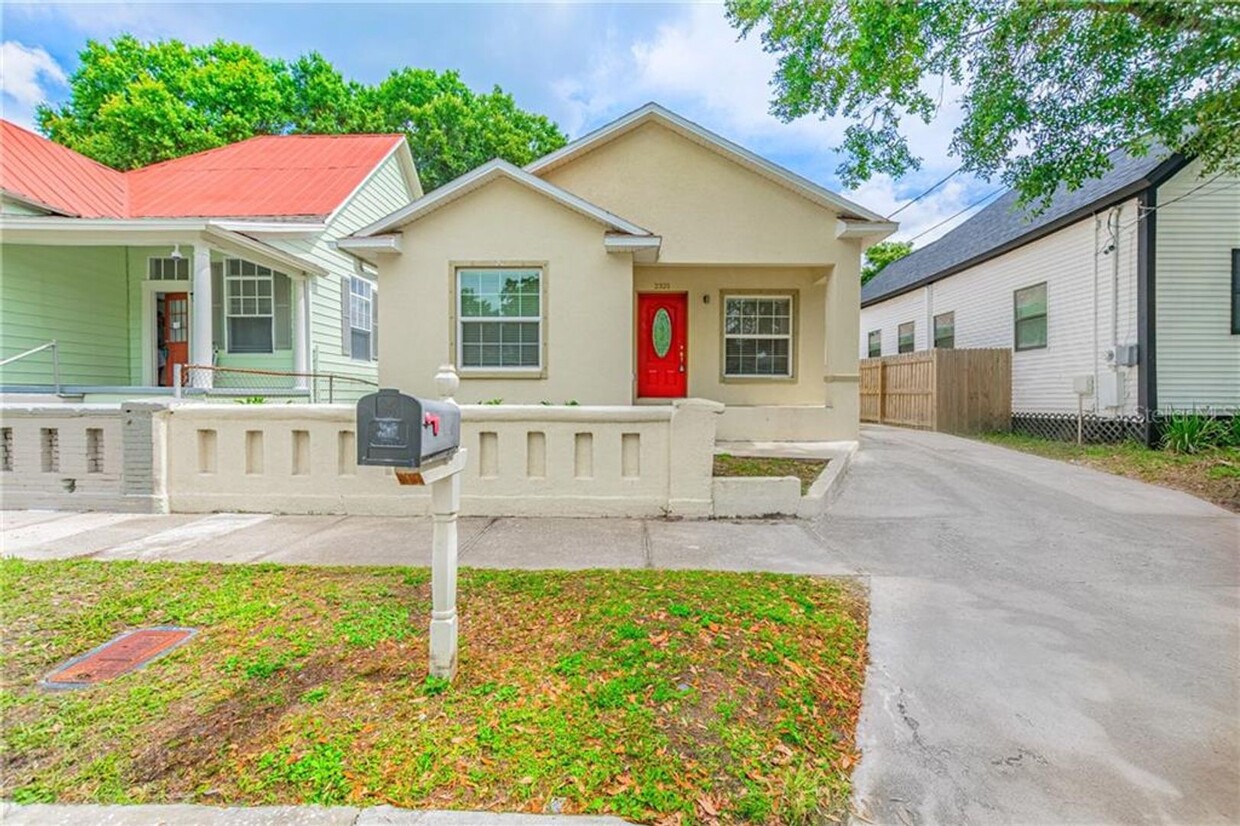 Foto principal - 2321 W Beach St