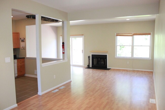 Building Photo - 185 Springhill Dr