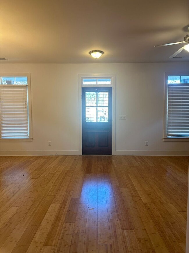 Foto del edificio - Awesome 3 bedroom Available NOW