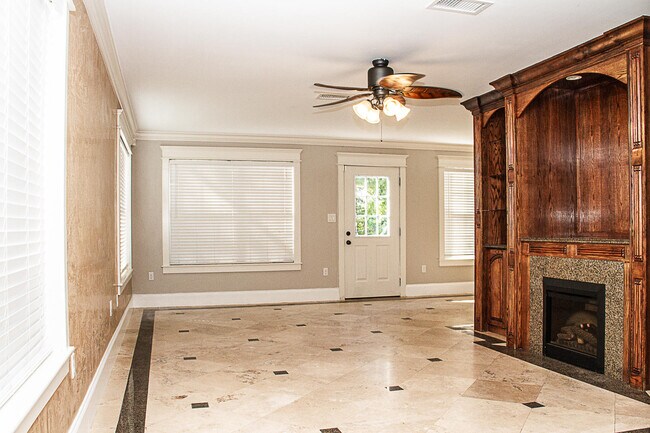 Building Photo - 262 Twin Lakes Ln