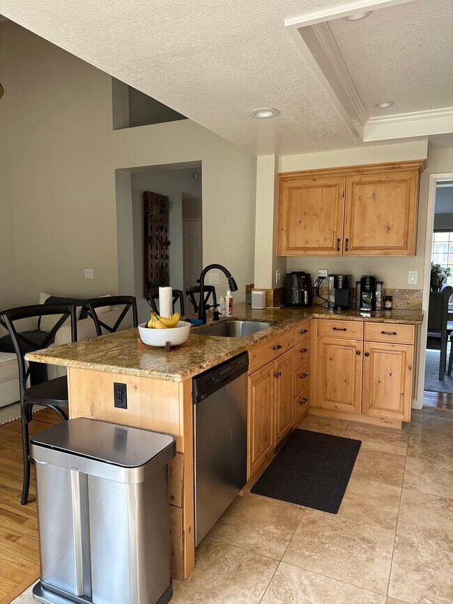 Building Photo - Beautiful Single Story Rancho Solano Home