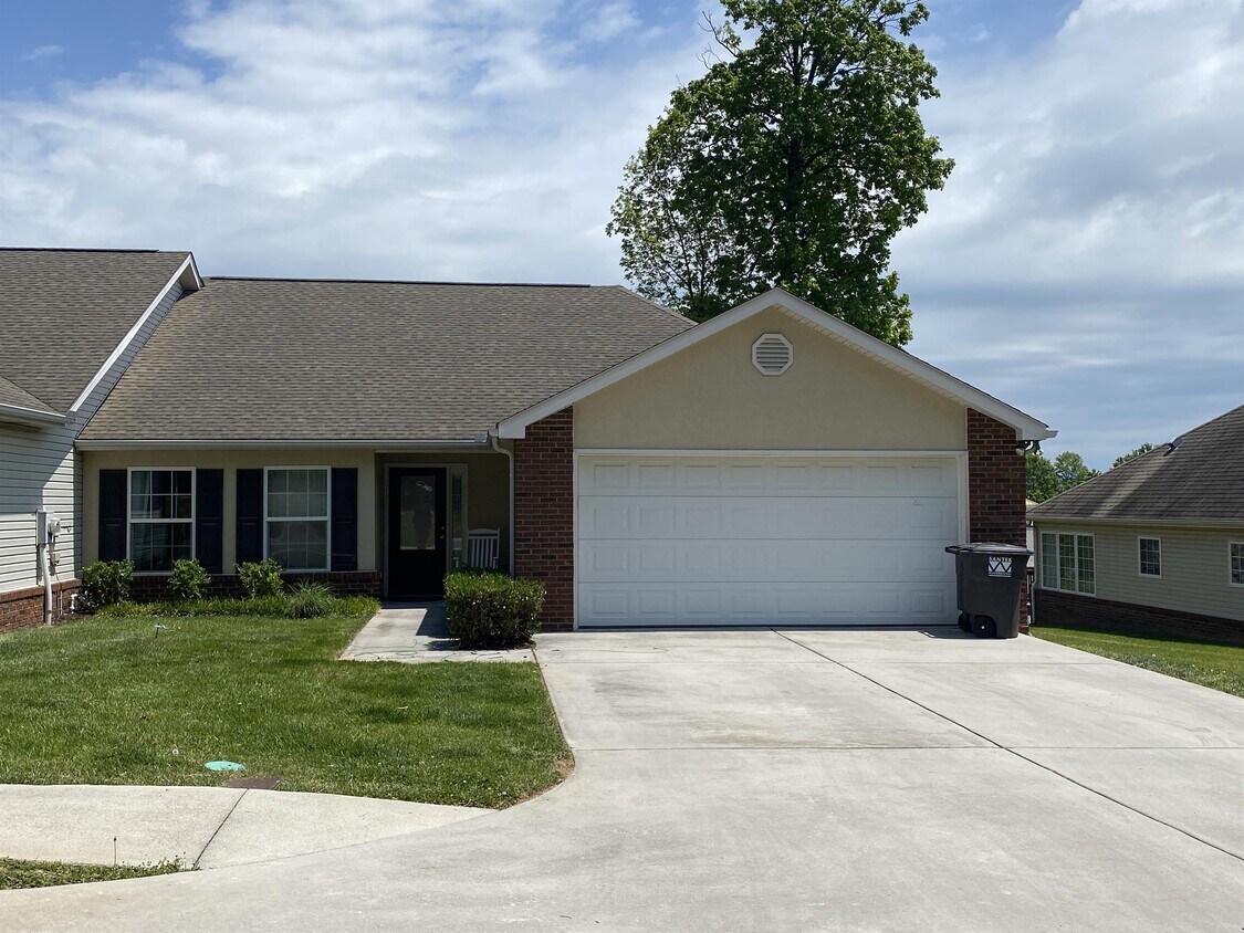 432 Willow Oak Cir, Loudon, TN 37774 Townhome Rentals in Loudon TN