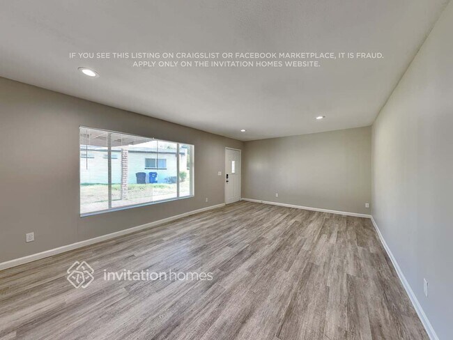 Foto del edificio - 2458 E Alpine Ave