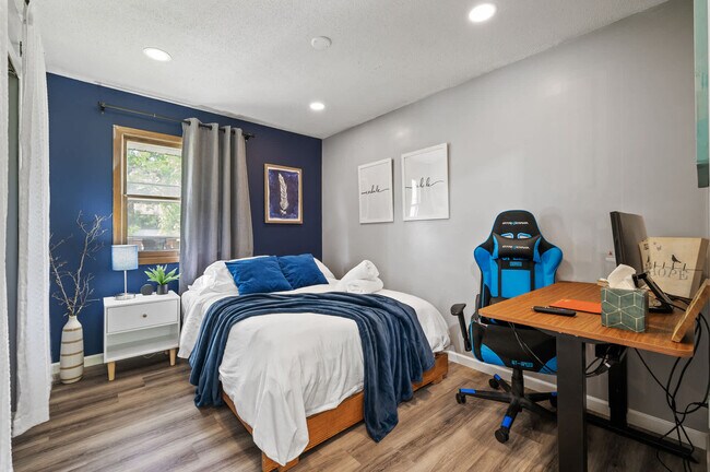 Foto del edificio - 9700 Cottonwood Ln N