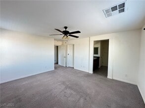 Building Photo - 1033 Pebble Lake St