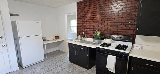 Building Photo - 156 Edgemont Rd
