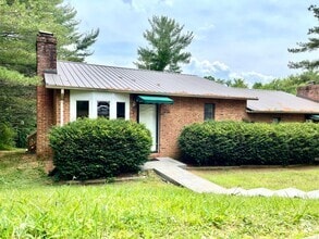 Building Photo - 1721 Todd Dr