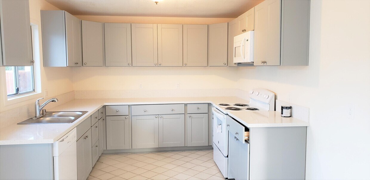 Building Photo - 54280 Avenida Vallejo
