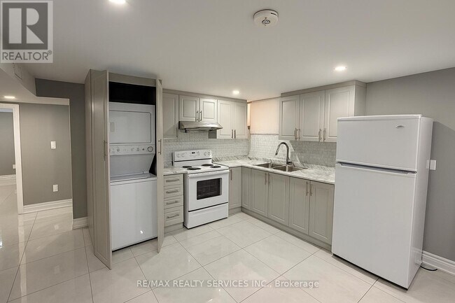 Photo du bâtiment - 70 Prouse Dr