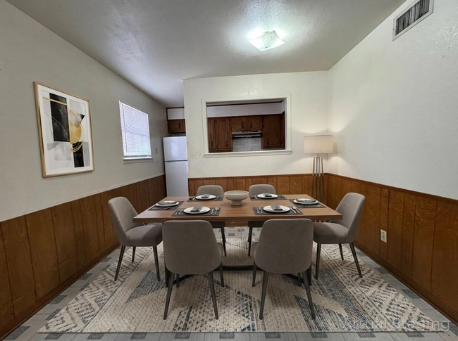 Building Photo - 228 Hold St