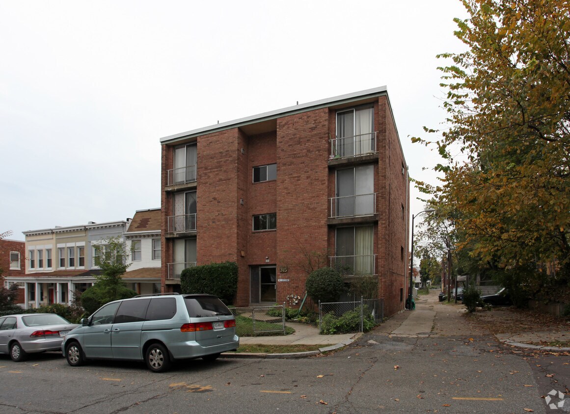 Foto principal - 315 W St NE